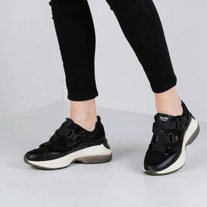 NWT Lola Cruz Sneakers Zigzag Buckle Chunky 37